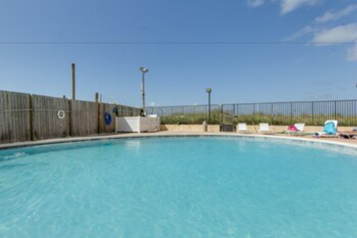 Pool 24 of 42