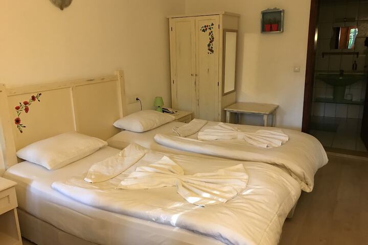 Room 3 of 35