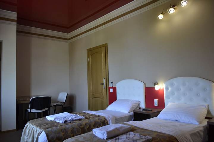 Room 5 of 33
