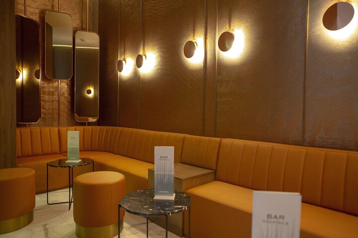 Lounge 121 of 202