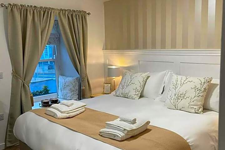 JT Abergwaun hotel