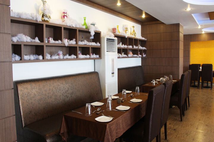Dining 3 of 3