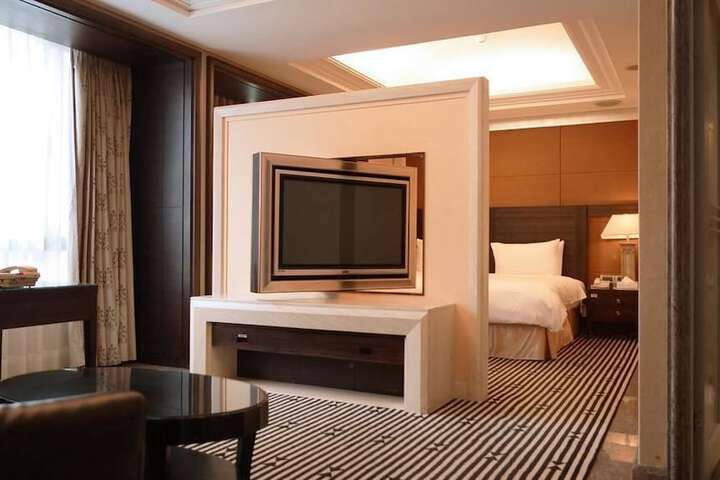 Room 14 of 101