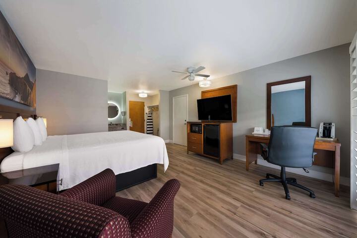Room 27 of 65