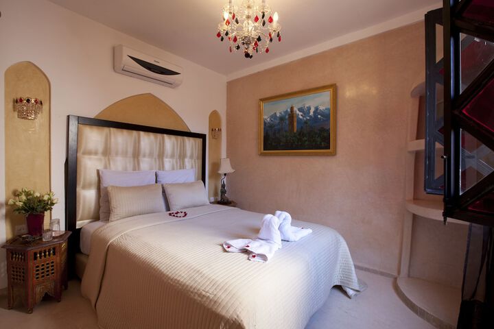 Room 10 of 42