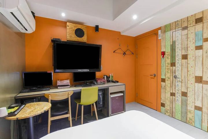 Room 30 of 41