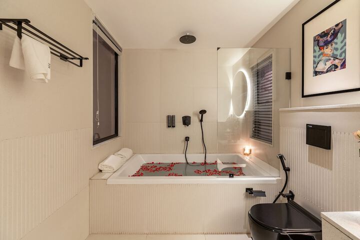 Room 34 of 60