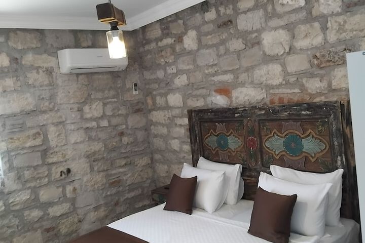 Room 9 of 29