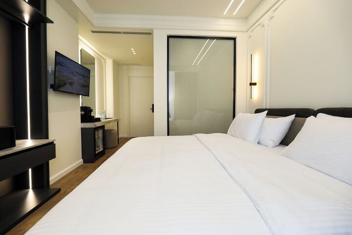Room 5 of 59