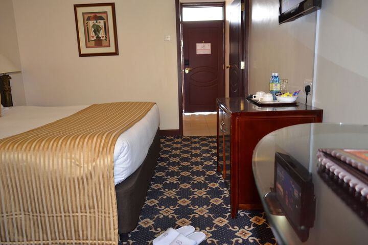 Room 16 of 42