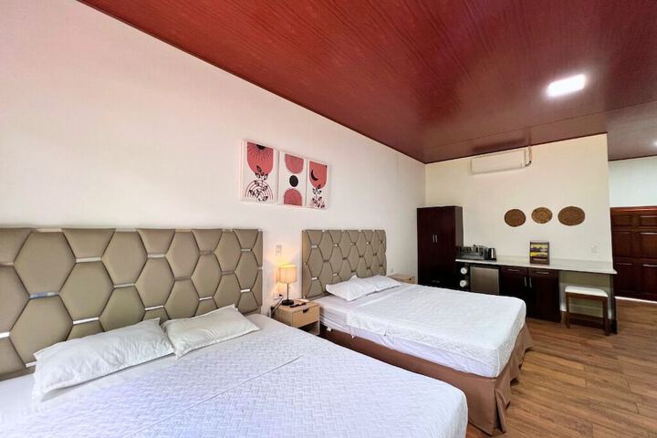 Room 25 of 108