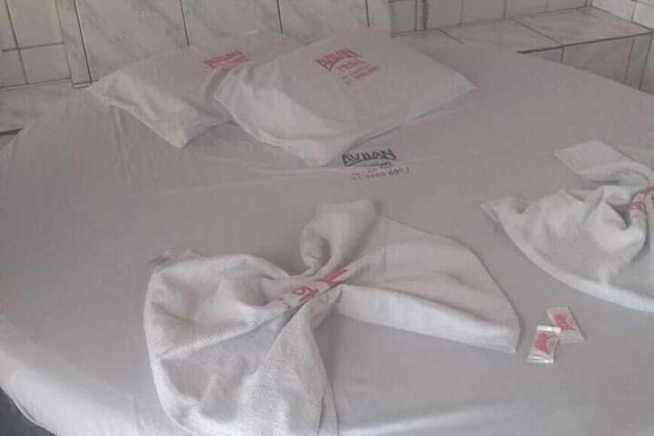 Room 5 of 6