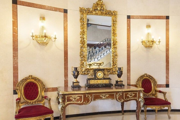 Entrance & Lobby