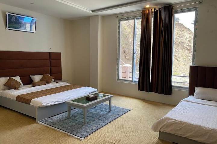 Room 2 of 10