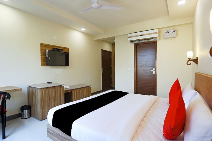 Room 14 of 24