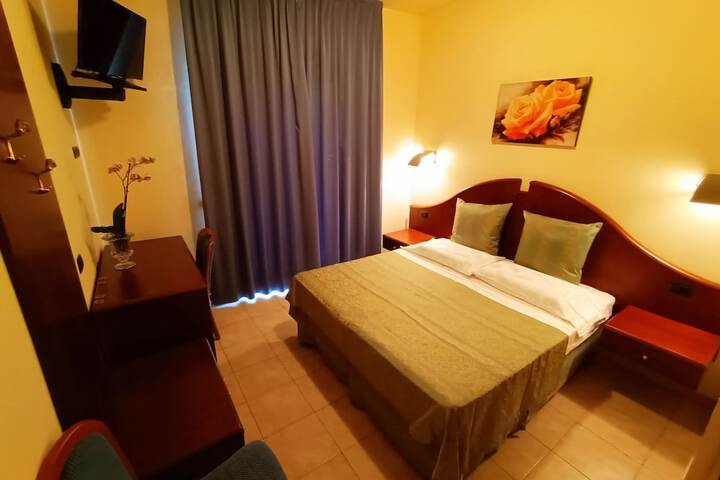 Room 9 of 113