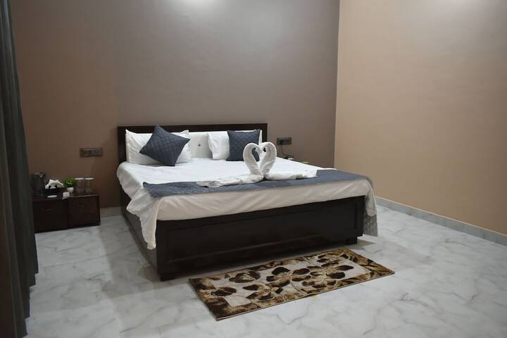 Room 3 of 13