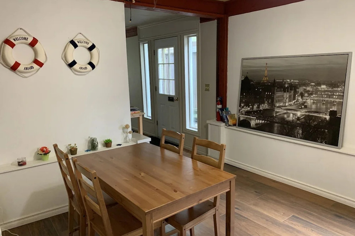 Dining 11 of 12