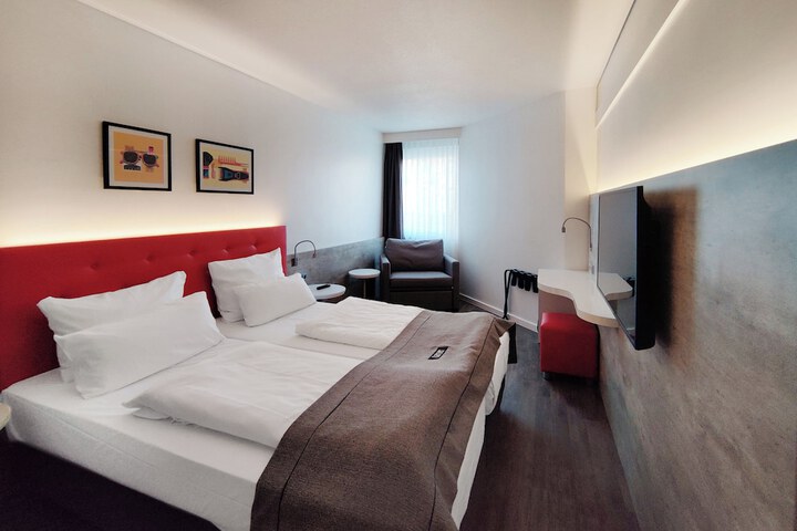 Room 28 of 80