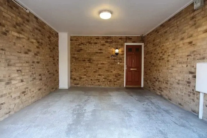 Room 16 of 27