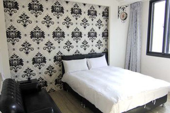 Room 17 of 37