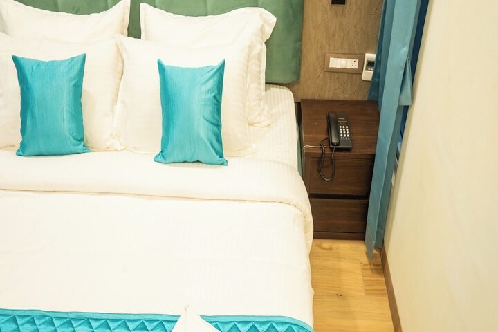 Room 34 of 136