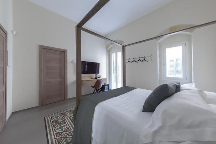 Room 5 of 46