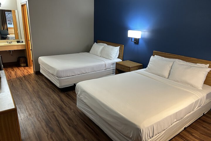 1 Queen Bed Mobility Accessible (32 of 35)