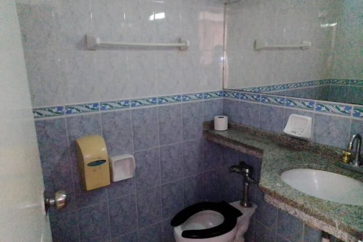 Room 6 of 9