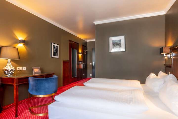 Room 18 of 101