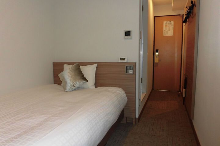 Room 7 of 32