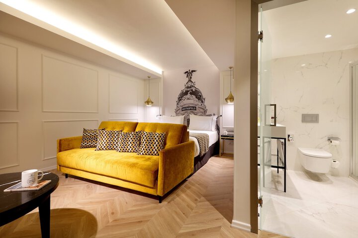 Room 32 of 62
