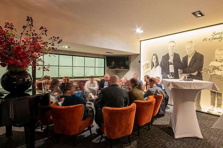 Lobby lounge