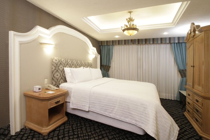 Room 14 of 163