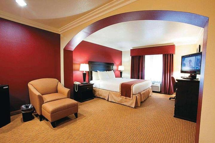 2 Queen Beds (6 of 8)