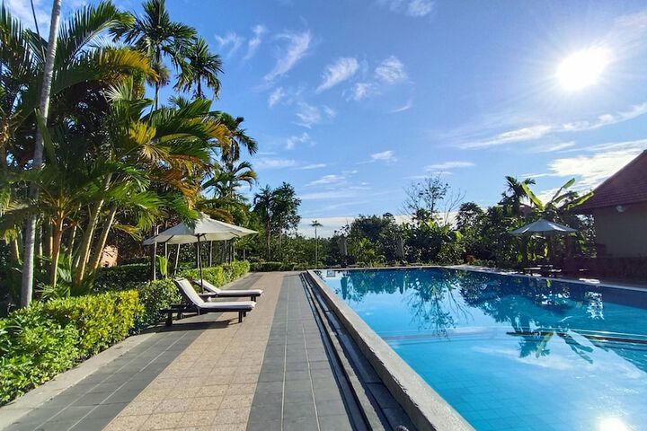 Hotel Pool