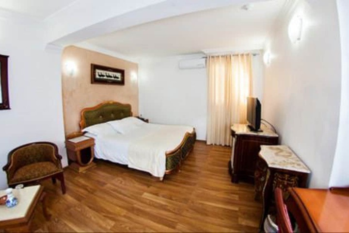 Room 10 of 52