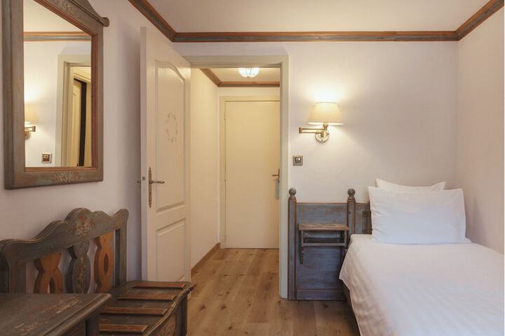 Room 28 of 101
