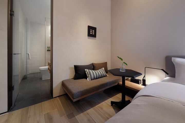 Room 49 of 100