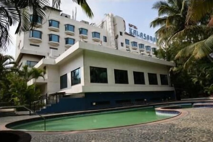 Pool Hotel