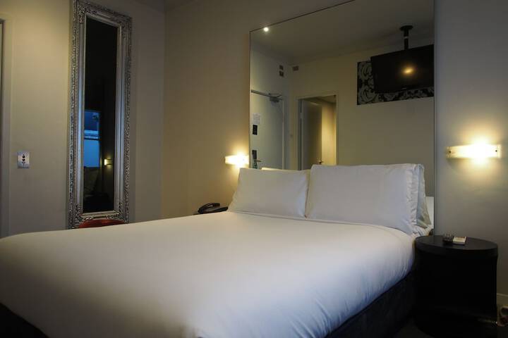 Room 8 of 42