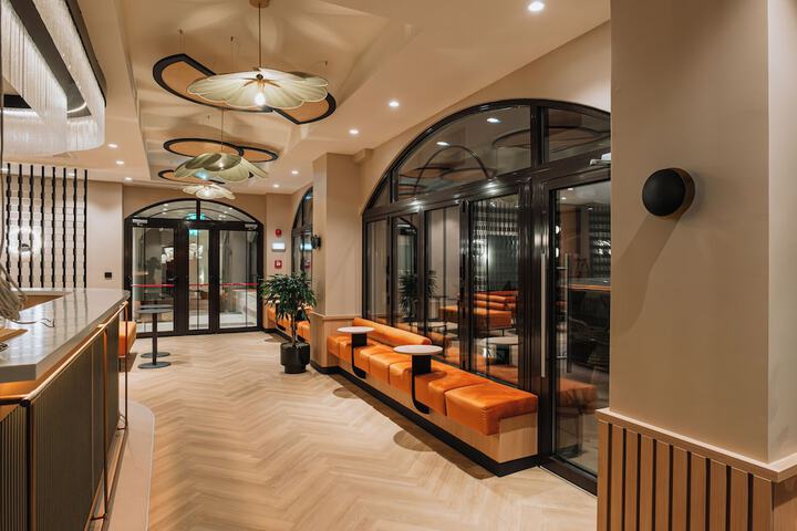 Entrance & Lobby