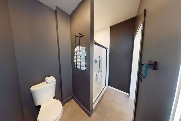 Room 16 of 22
