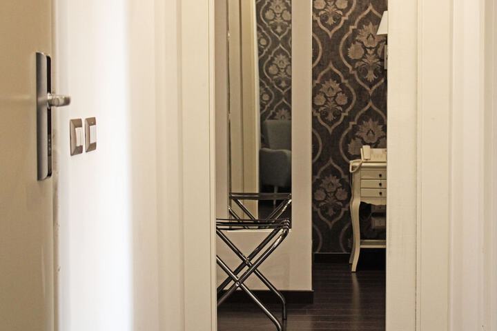 Room 28 of 83