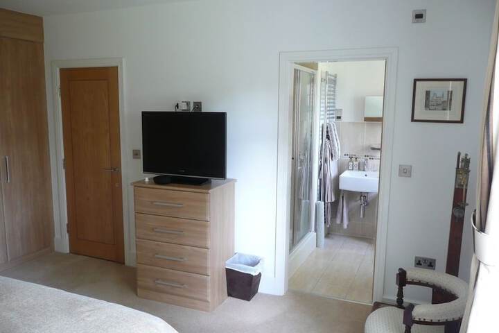 Room 3 of 28