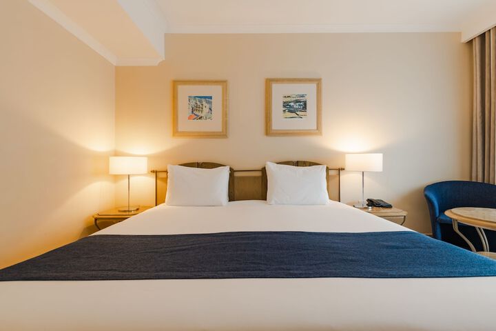 Room 4 of 113