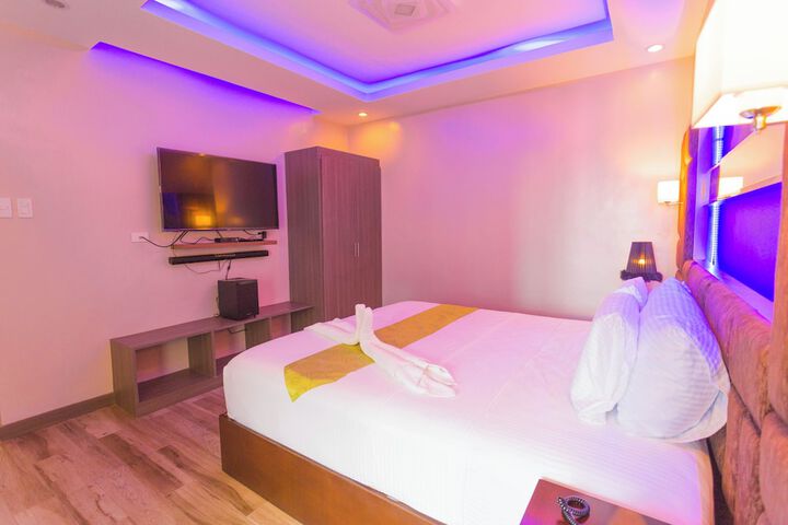 Room 3 of 6