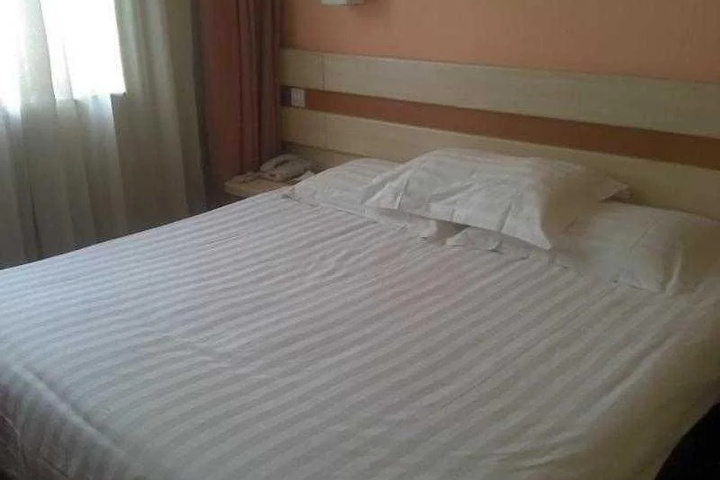 Room 6 of 11