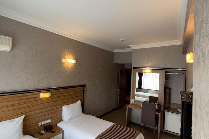 Room 7 of 35