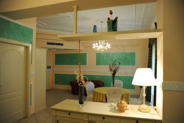 Room 5 of 28